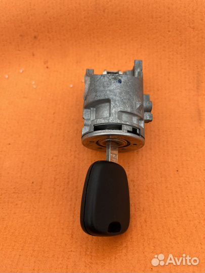 Личинка замка зажигания Ситроен C4 2010