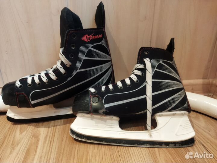 Коньки хоккейные