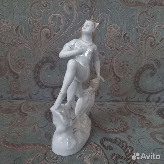 Статуэтка фарфор