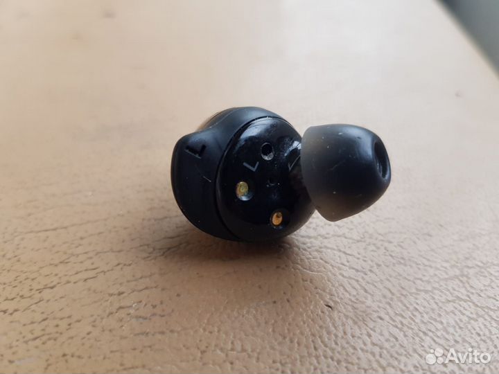 Беспроводные наушники samsung galaxy buds plus (ле