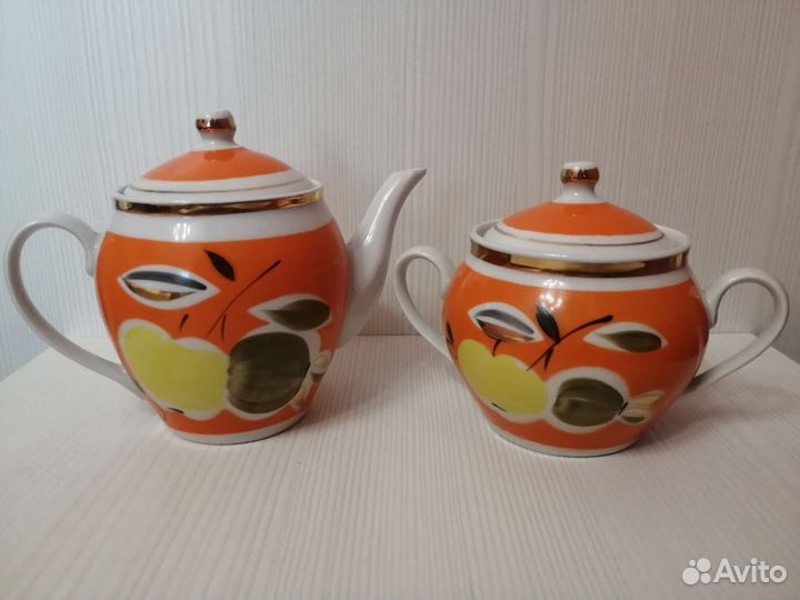 Заварочный чайник, сахарница