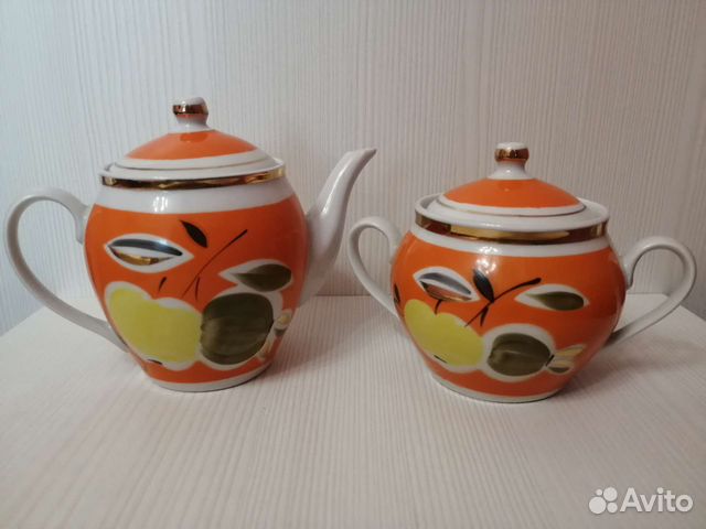 Заварочный чайник, сахарница