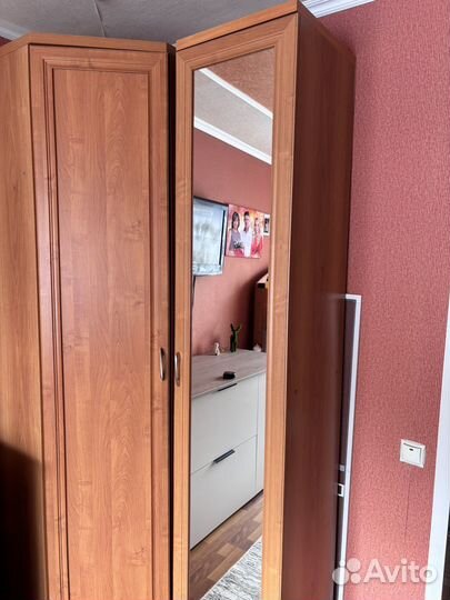 Мебель для спальни бу/ шкаф угловой