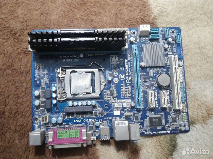 Материнская плата с процессором и памятью