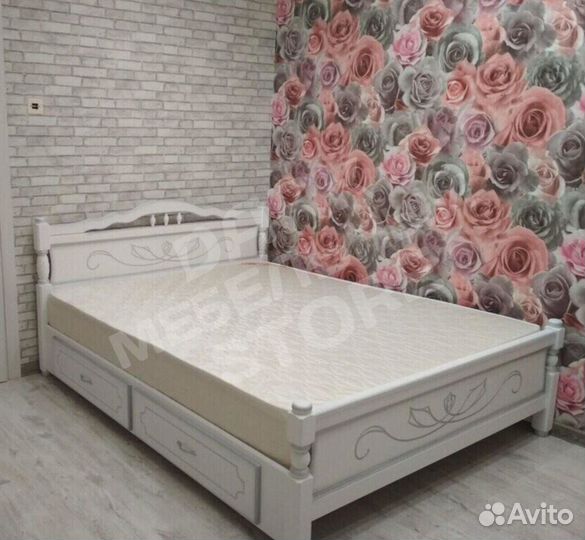 Кровать массив