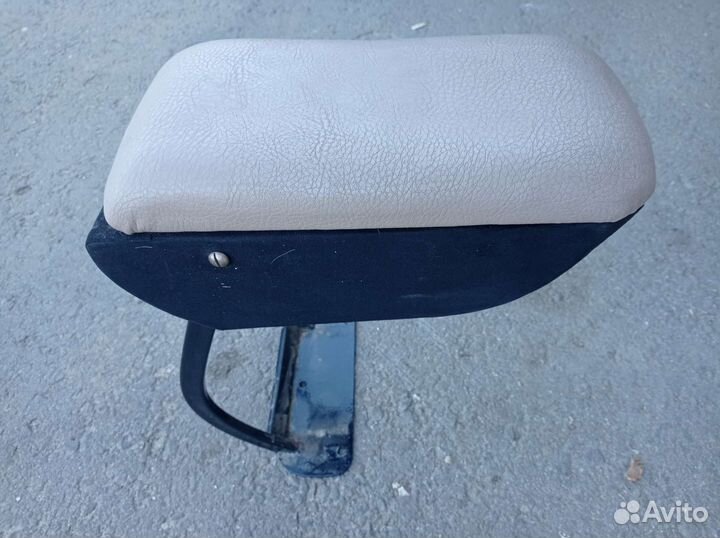 Подлокотник