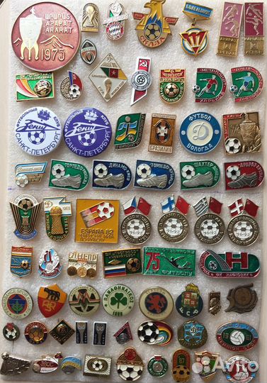 Коллекция значков футбол