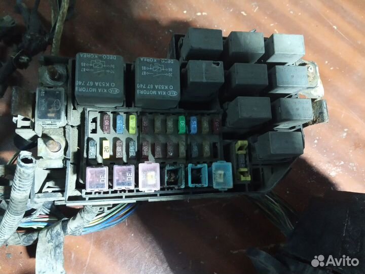 Блок предохранителей Kia Rio 1