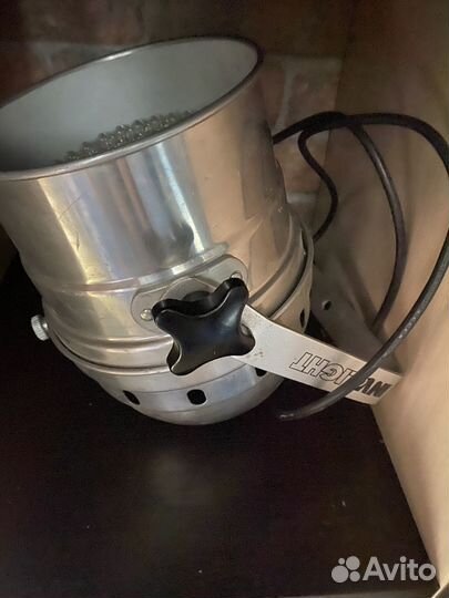 Прожектор моргает под музыку