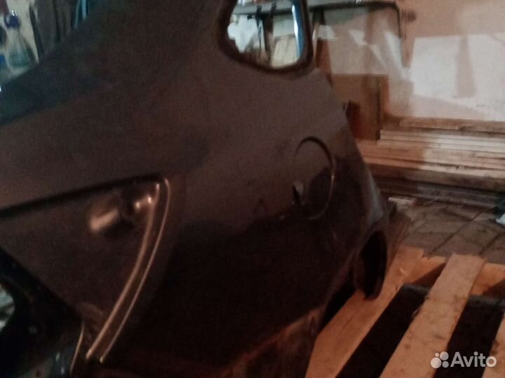 Правая четверть лифтбек, цвет борнео