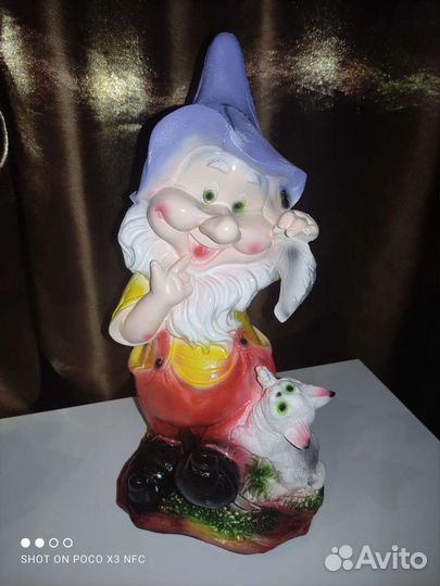 Садовая статуэтка гном