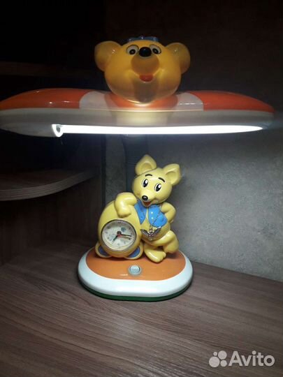 Лампа настольная с часами