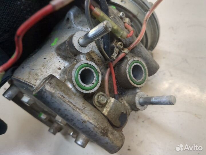 Компрессор кондиционера Mitsubishi Pajero, 1992