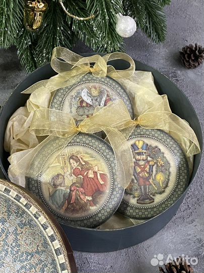 Новогодние медальоны ручной работы