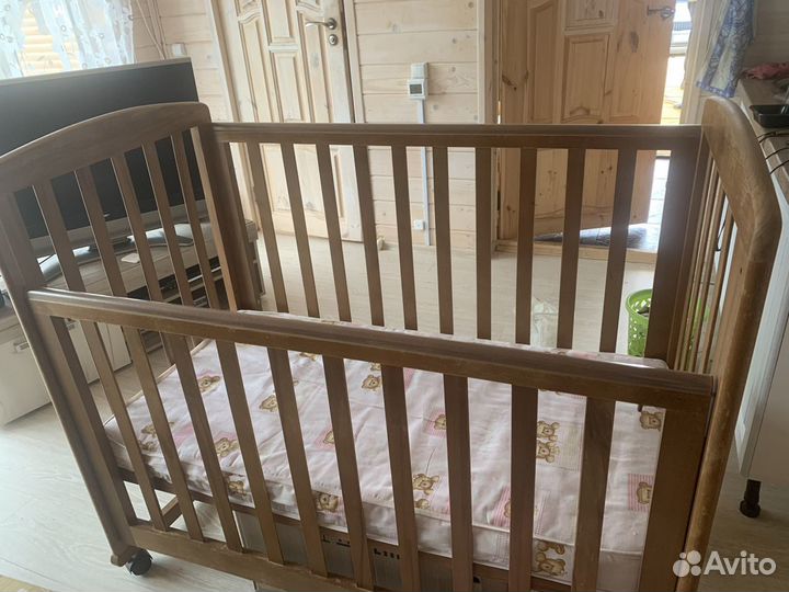 Детская кроватка