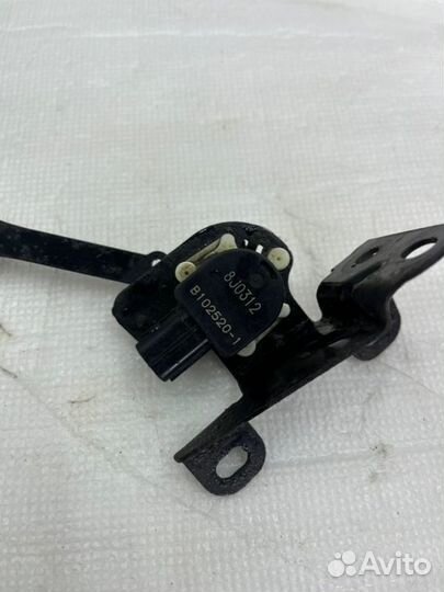 Датчик положения кузова правый Toyota Land Cruiser