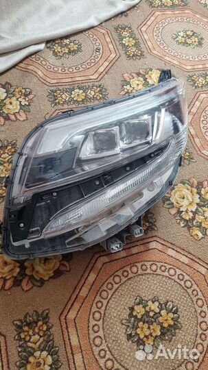 Фара на Тойота esquire