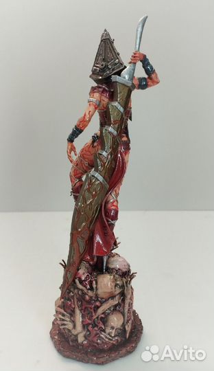 The Pyramid-headed Lady(Silent Hill) фигурка