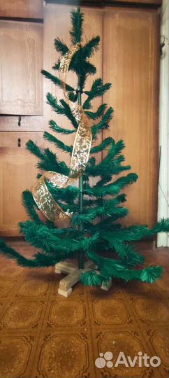 Красивая искусственная Елка