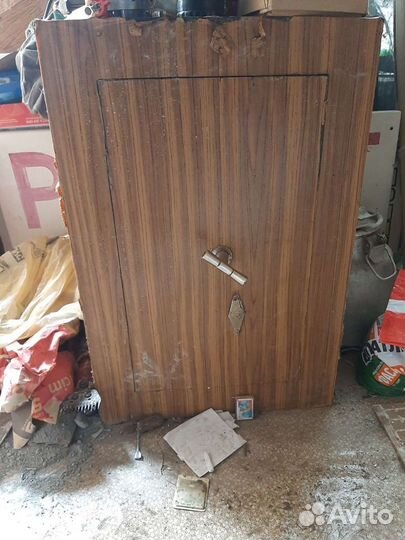 Сейф металлический