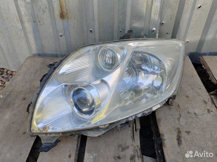 Фара левая toyota auris e150 8117002460