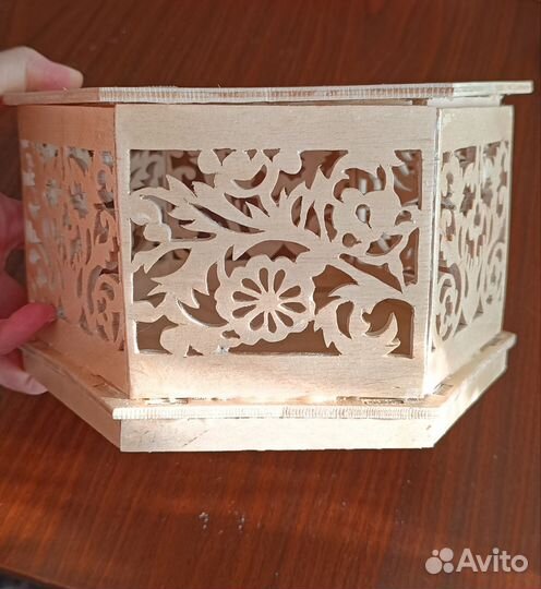 Деревянная шкатулка