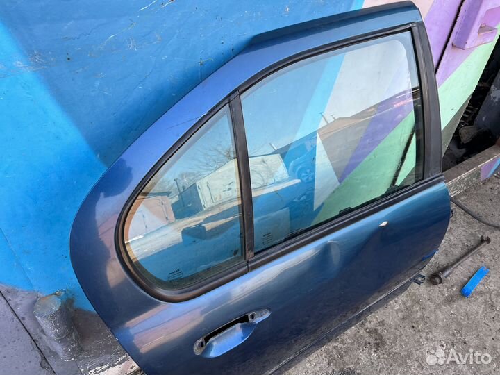 Дверь задняя правая Nissan Primera P11