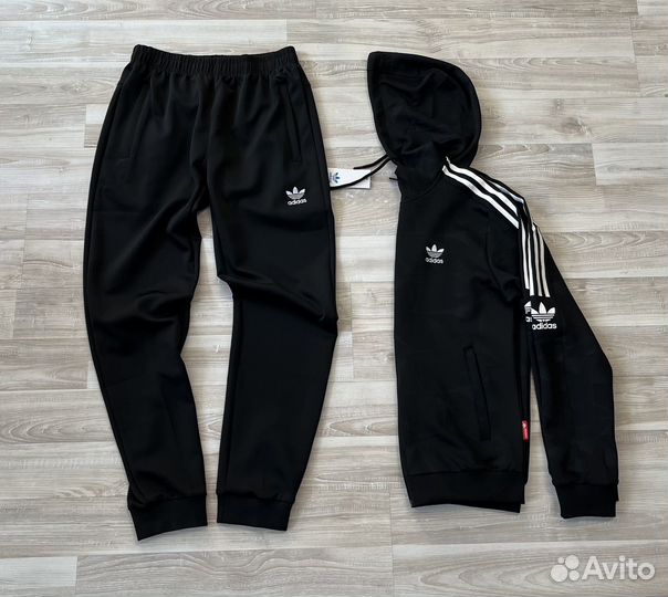 Спортивный костюм adidas