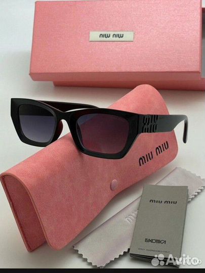 Солнцезащитные очки miu miu