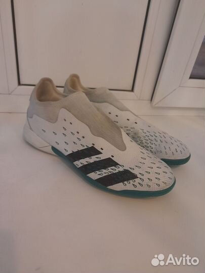 Футбольные бутсы adidas predator