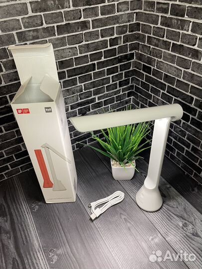 Лампа настольная