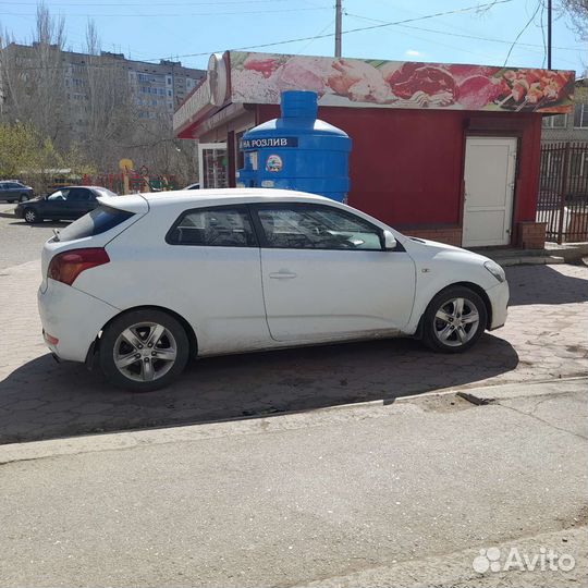 Kia Ceed 1.6 МТ, 2008, битый, 320 000 км