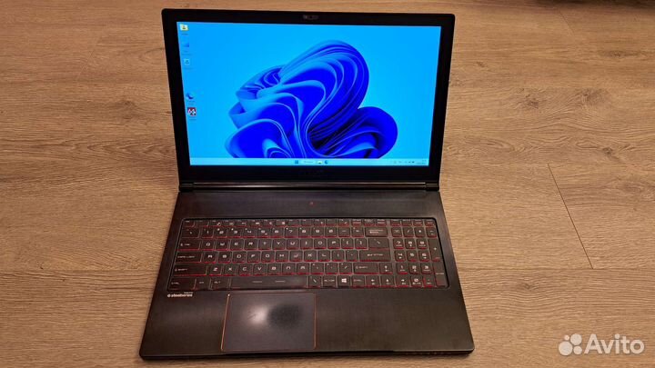 MSI GS63 Steelth Pro/ i7 / gtx1060 6gb / 32 озу