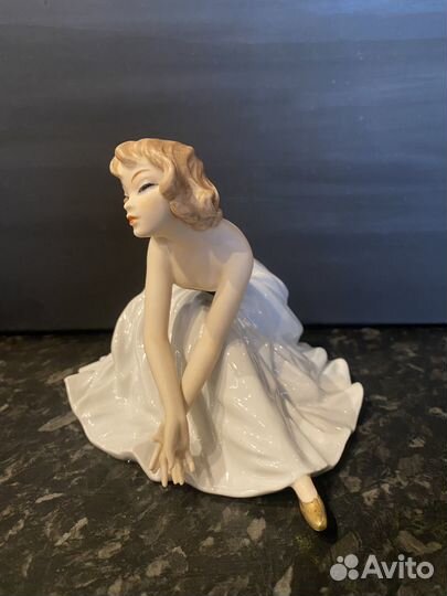 Фарфоровая статуэтка балерина