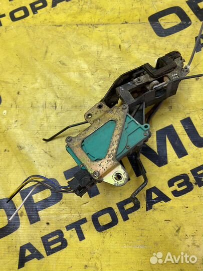 Замок двери передний левый Hyundai Accent