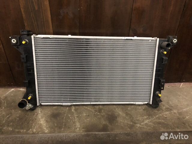 Радиатор охлаждения двигателя Grand Voyager 96-00