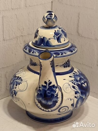 Чайник. Ручная работа, гжель