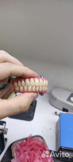 Зубной техник