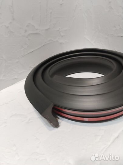 Лип спойлер универсальный