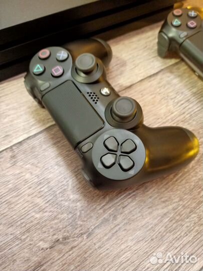 Sony ps4 pro два геймпада
