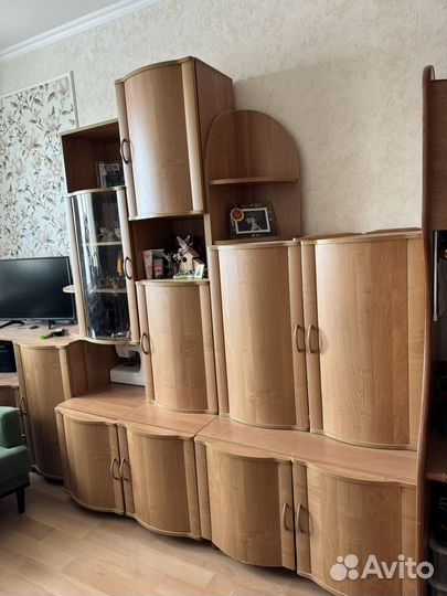 Стенка и комод в гостинную спальню