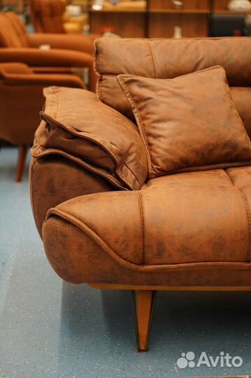 Диван коричневый