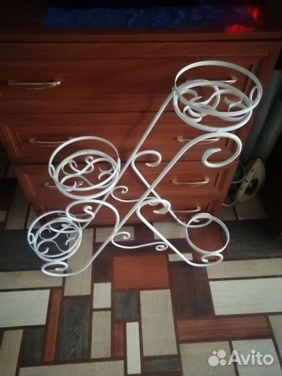 Подставка под цветы