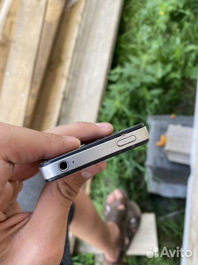 Телефон iPhone 4s