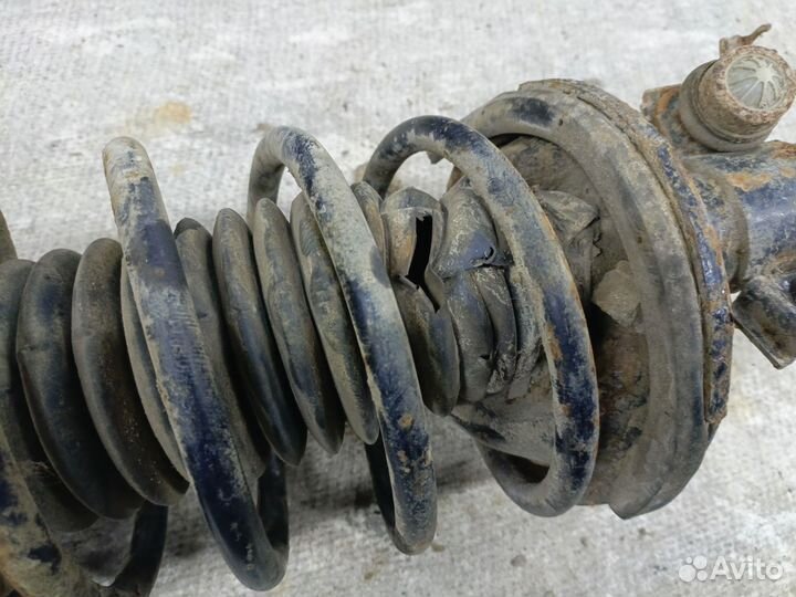 Передняя правая стойка в сборе Ford Mondeo 2