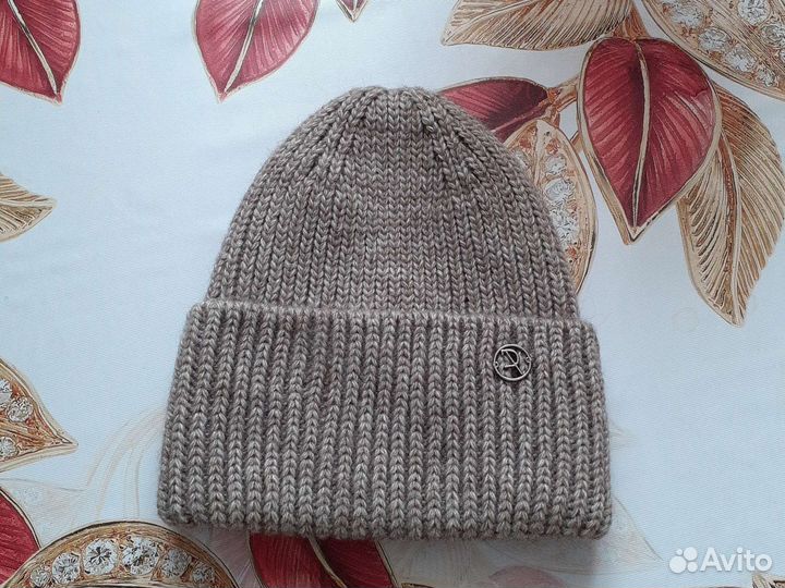 Женская шапка