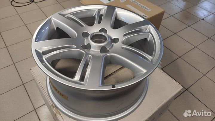 Диск на VW Amarok R17 2H0601025J 8z8