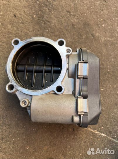 Дросселньая заслонка Audi 06E133062C