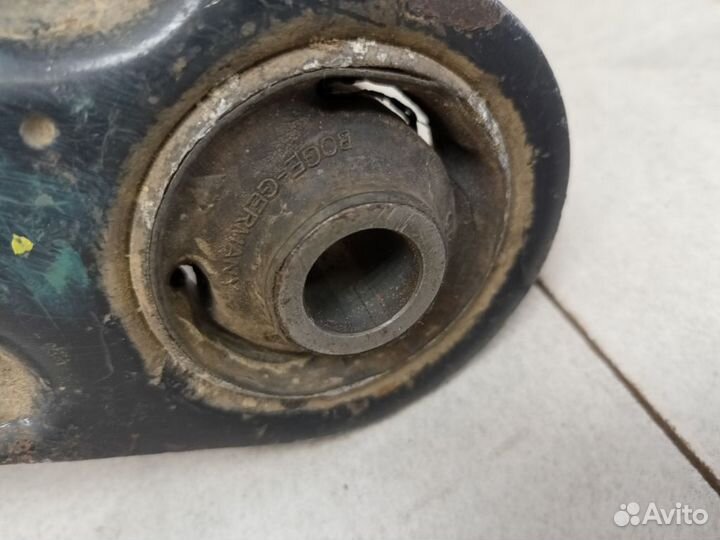 Рычаг передний левый