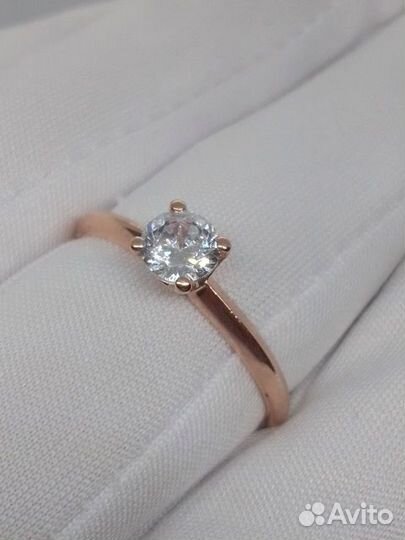 Золотое кольцо с камнем 18,5р